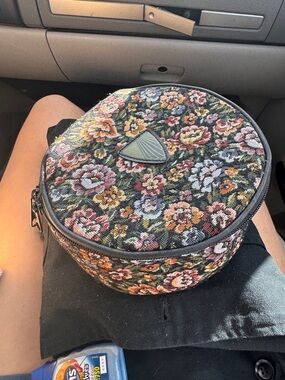 Floral Round toiletry Bag - Black Multi